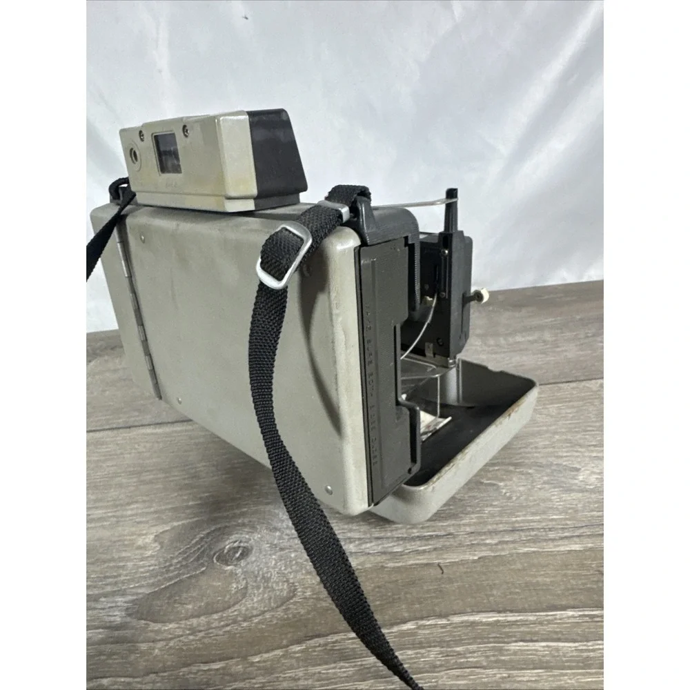 1960s Polaroid 220 Automatic Folding Bellows Instant Film Land Camera Untested